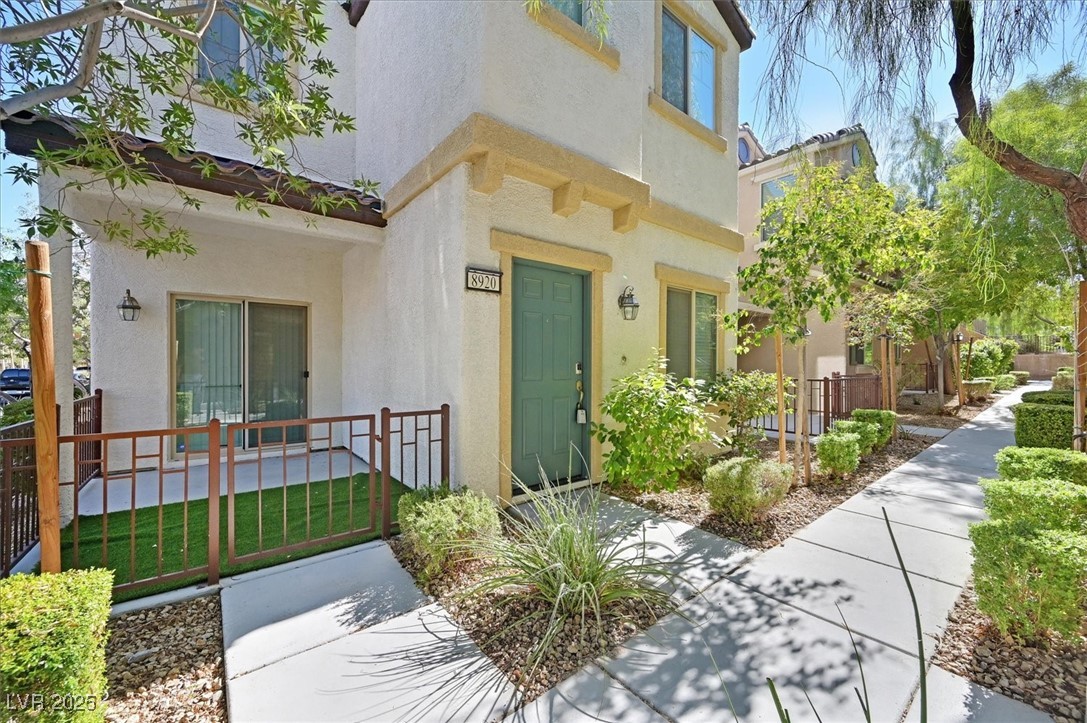 8920 Hand Painted Court Property Photo 1