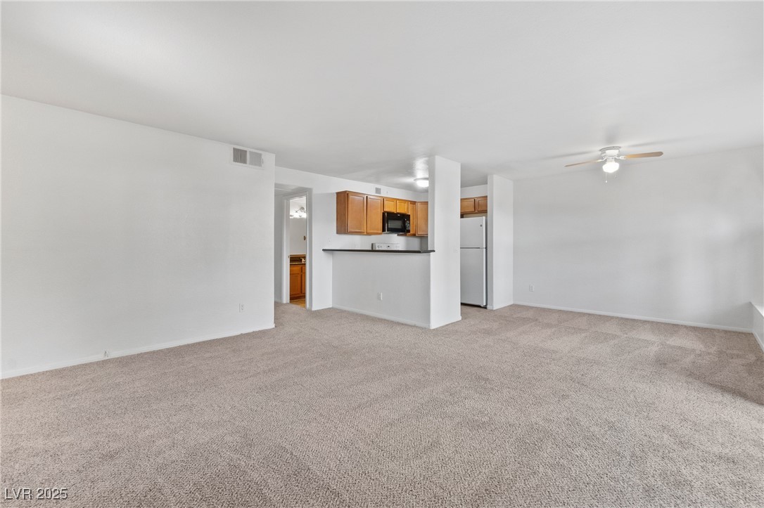 9325 West Desert Inn Road 190 Property Photo 3