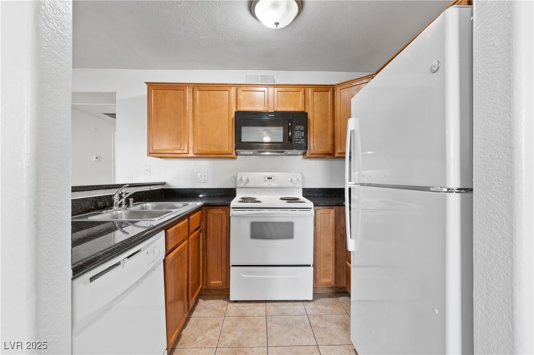 9325 West Desert Inn Road 190 Property Photo 5