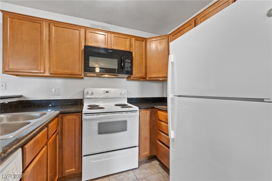 9325 West Desert Inn Road 190 Property Photo 6
