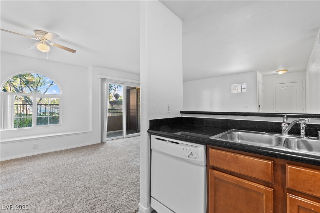 9325 West Desert Inn Road 190 Property Photo 7