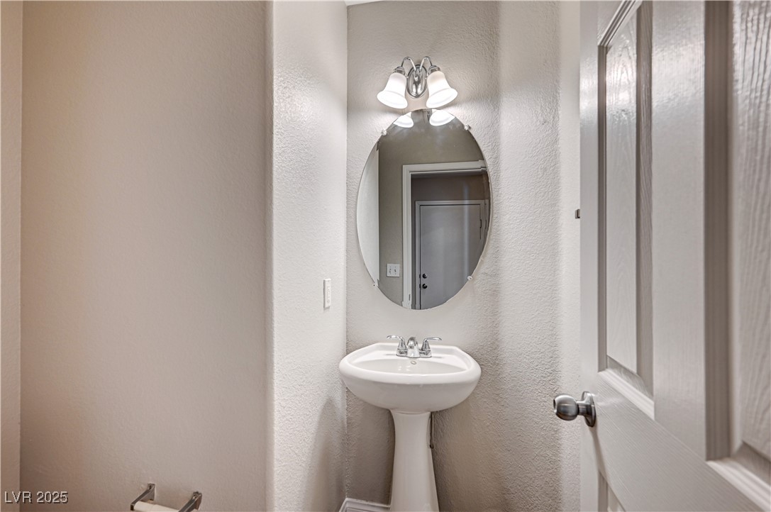 6483 Brook Cottage Lane Property Photo 12