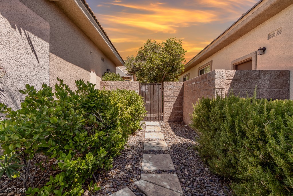 64 Twilight Rose Street Property Photo 34