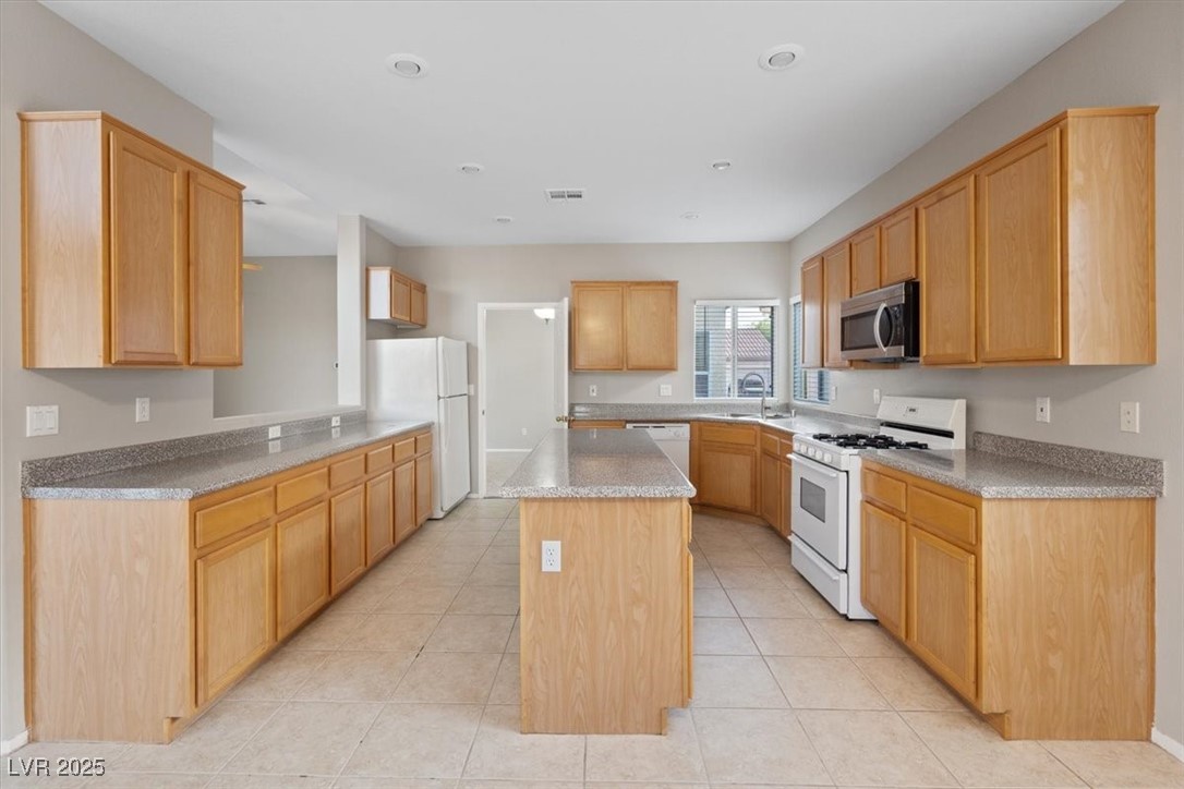 8313 Dawn Breeze Avenue Property Photo 13