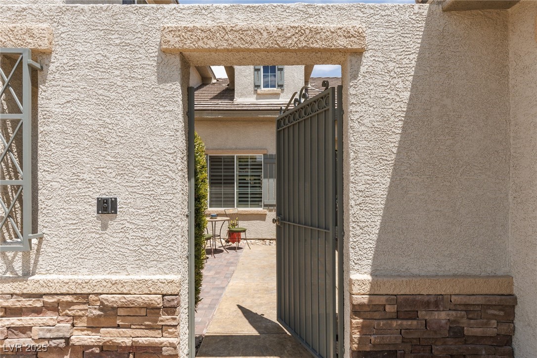 7516 Cliff Peaks Street Property Photo 4