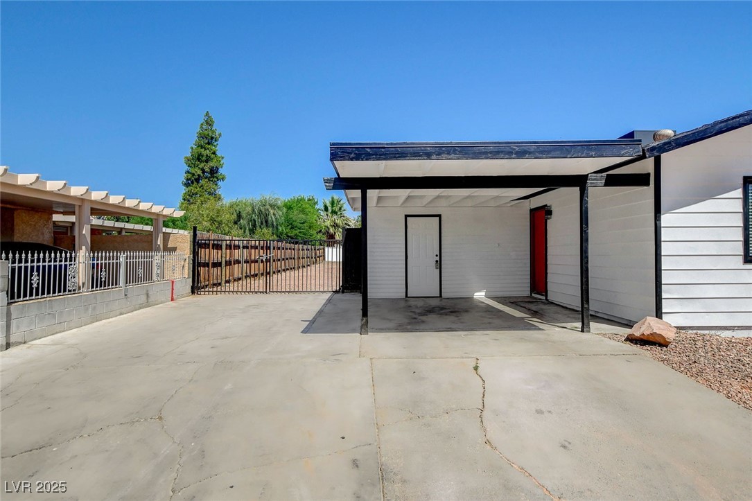 4748 Terra Linda Avenue Property Photo 8