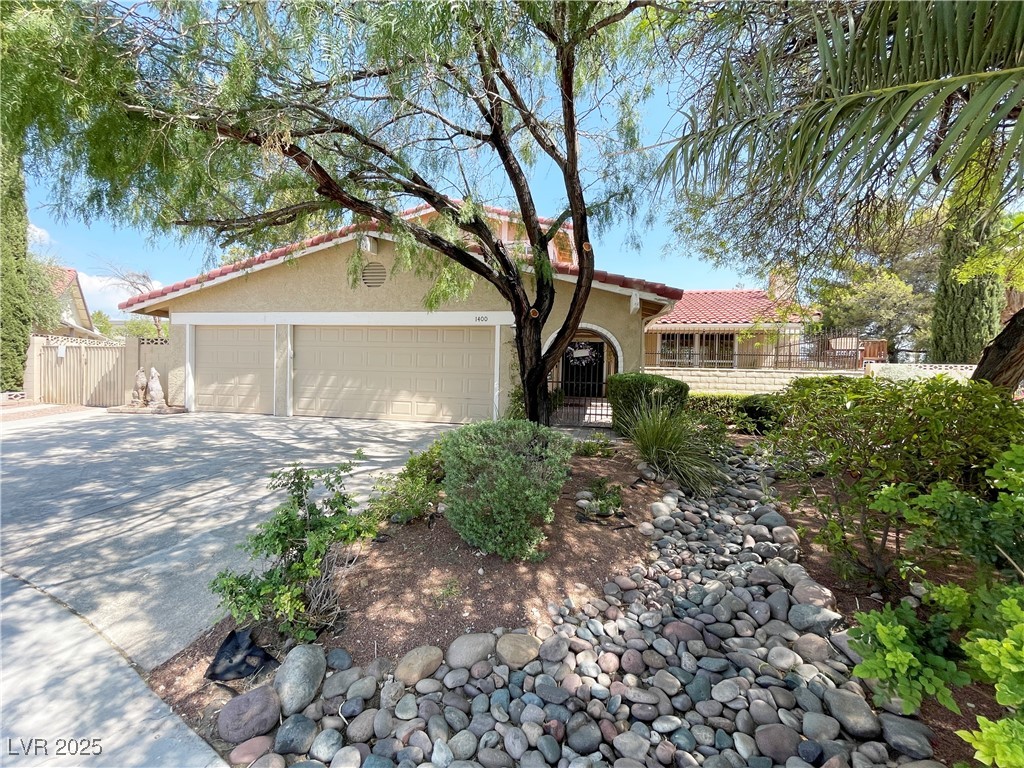 1400 Baldosa Court Property Photo 1