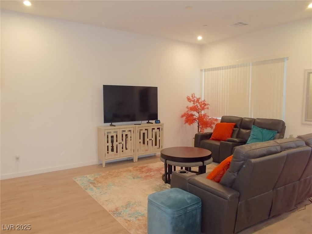 3360 Santa Verdiana Street Property Photo 4