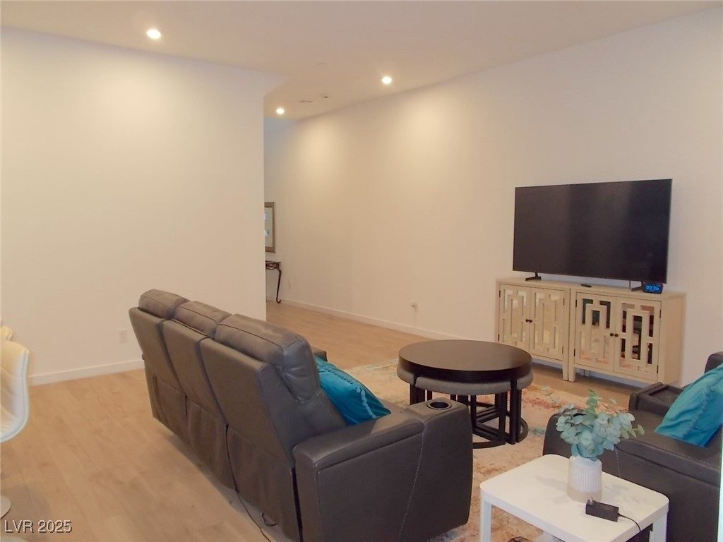 3360 Santa Verdiana Street Property Photo 5