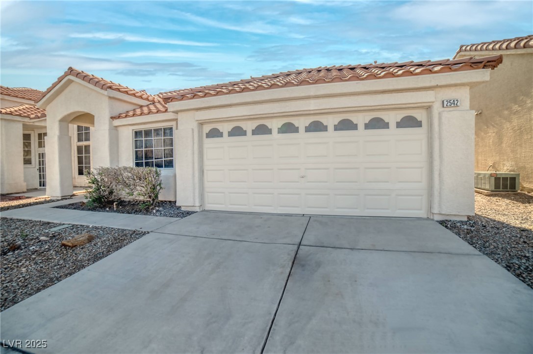 2542 Grand Basin Drive Property Photo 3
