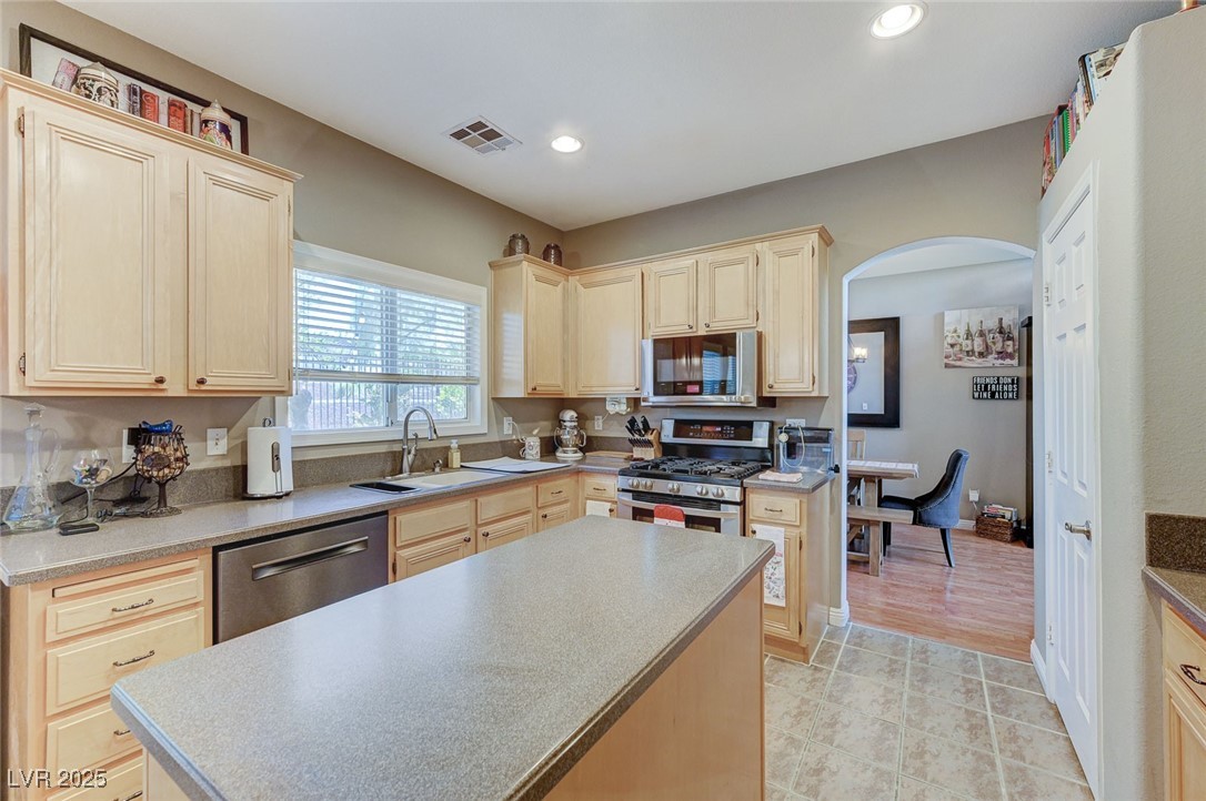 2527 New Salem Avenue Property Photo 13