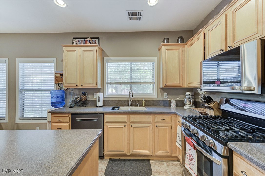 2527 New Salem Avenue Property Photo 14