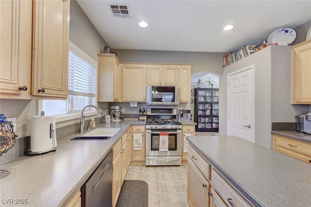 2527 New Salem Avenue Property Photo 18