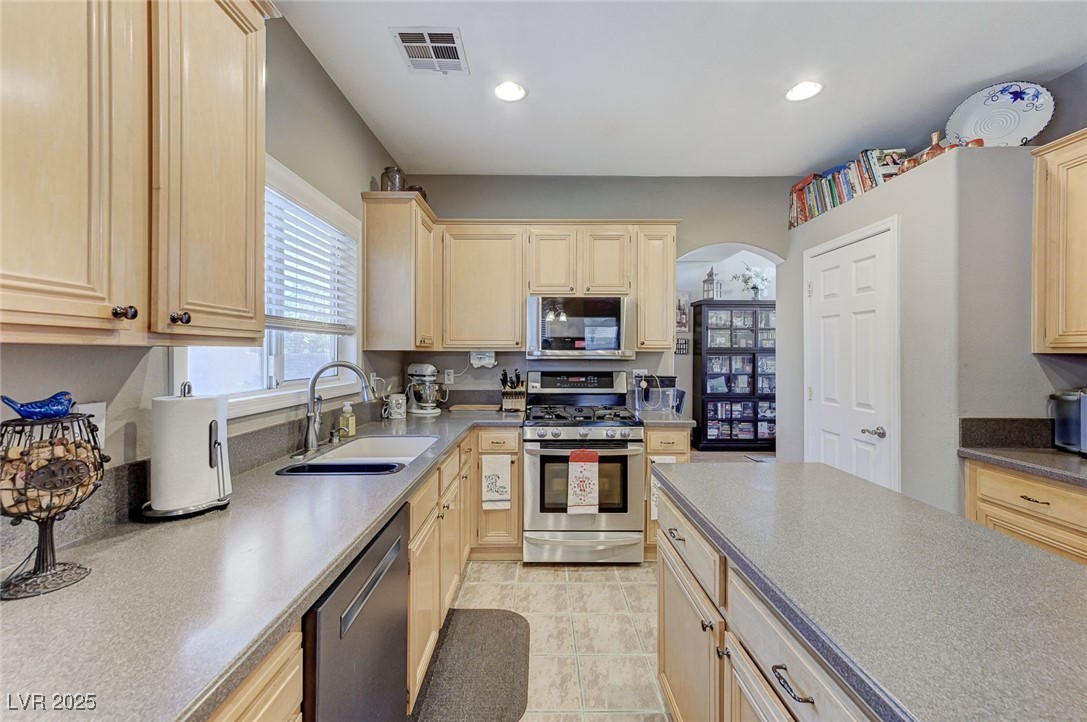 2527 New Salem Avenue Property Photo 20