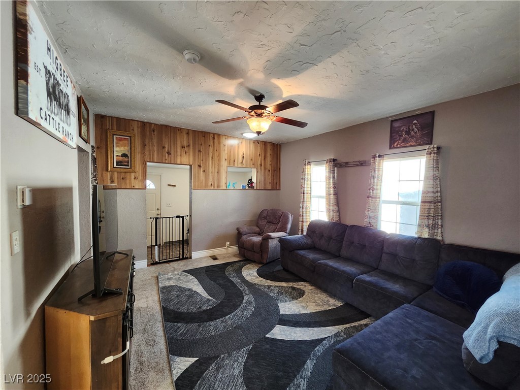 23 North Avenue B Property Photo 4