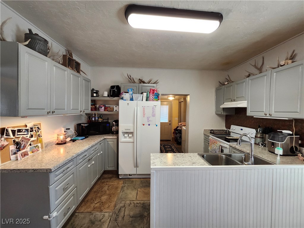 23 North Avenue B Property Photo 7
