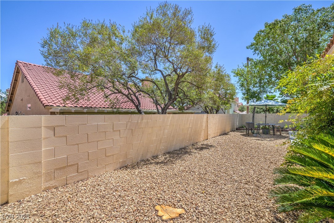 8800 Crescent Ridge Lane Property Photo 33