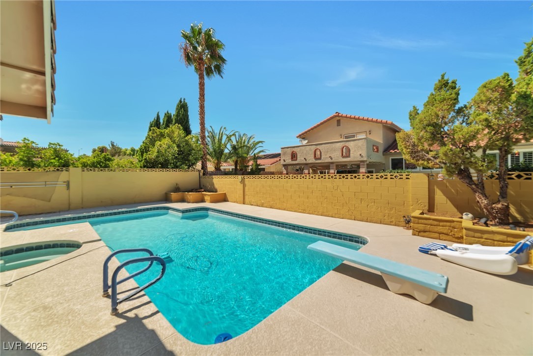 8700 Isola Drive Property Photo 3