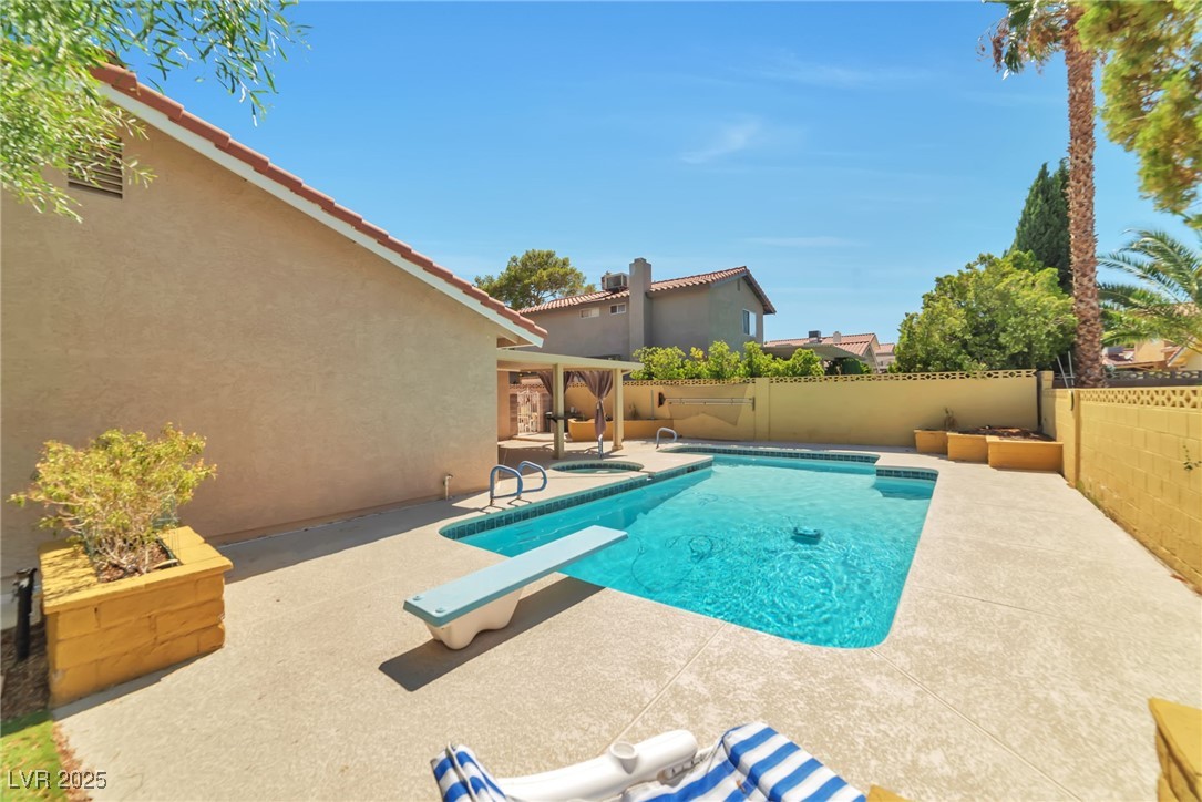 8700 Isola Drive Property Photo 4