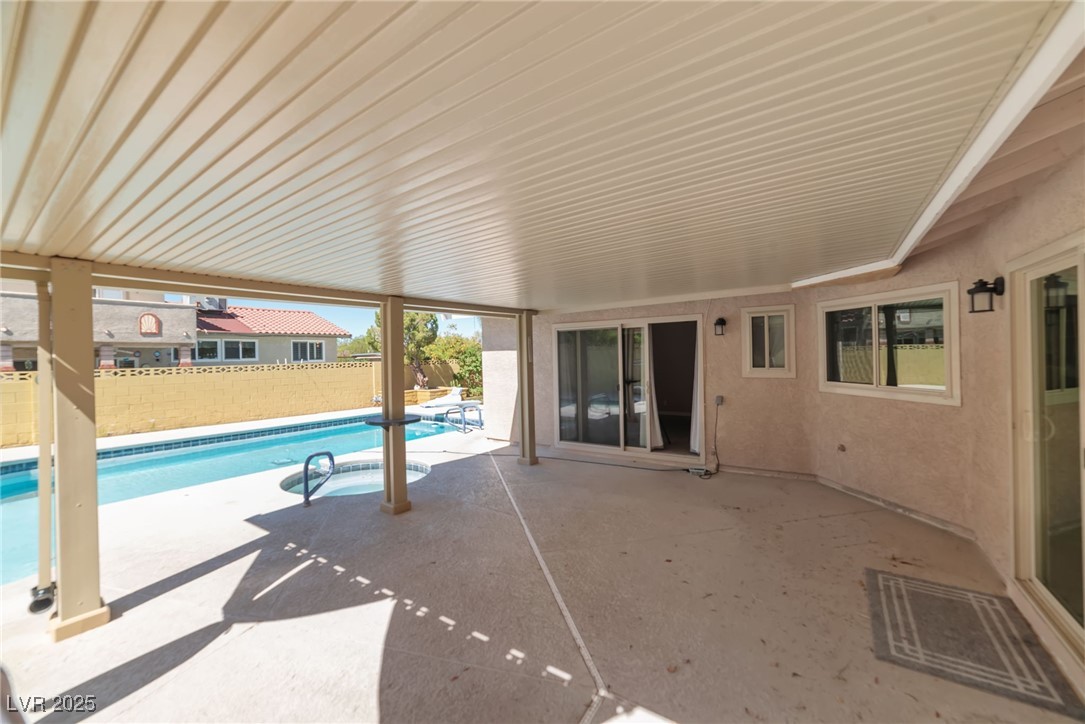8700 Isola Drive Property Photo 6