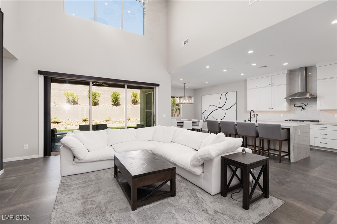 379 Malpaso Street Property Photo 8