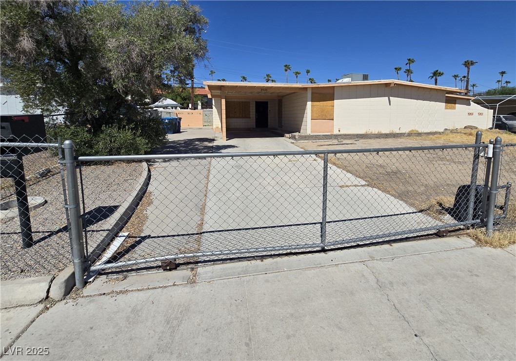 3035 La Canada Street Property Photo 1