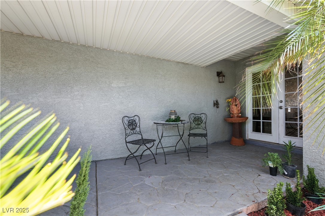 2410 Bonita Lane Property Photo 2