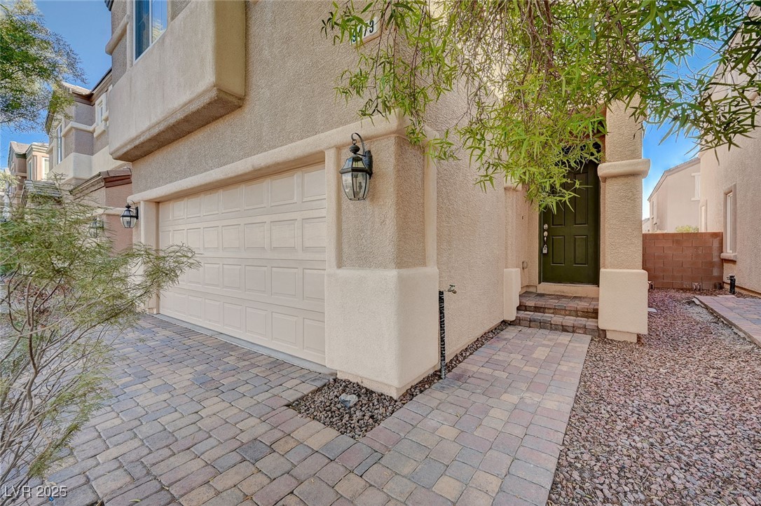 9473 Stills Way Property Photo 4