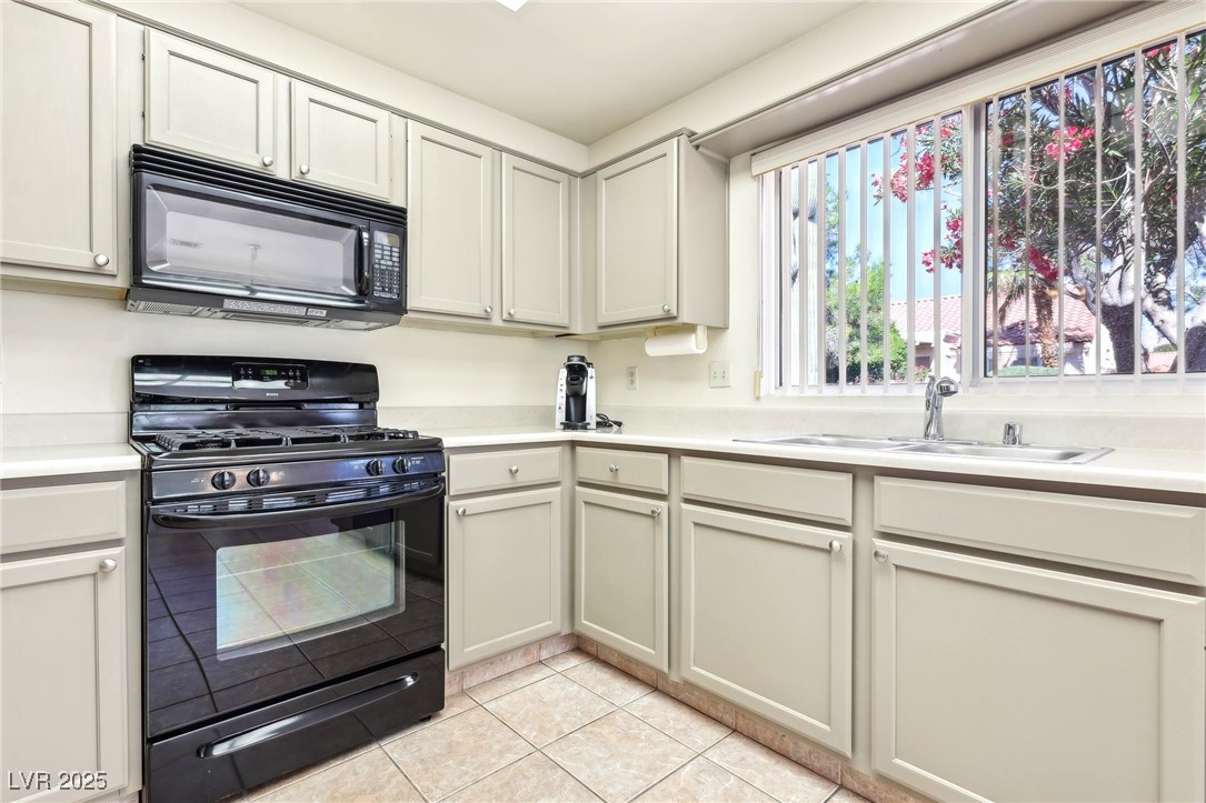 3013 Sungold Drive Property Photo 14