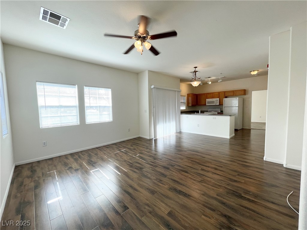 3925 Legend Hills Street 201 Property Photo 3