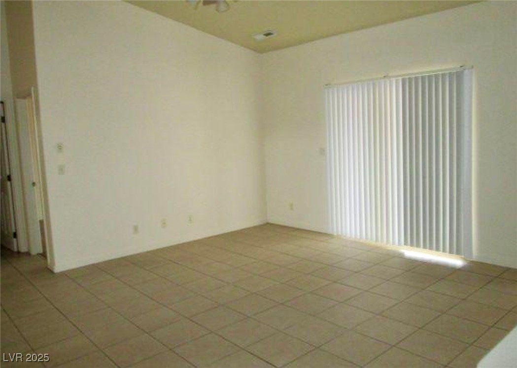 251 Woodbury Lane Property Photo 4