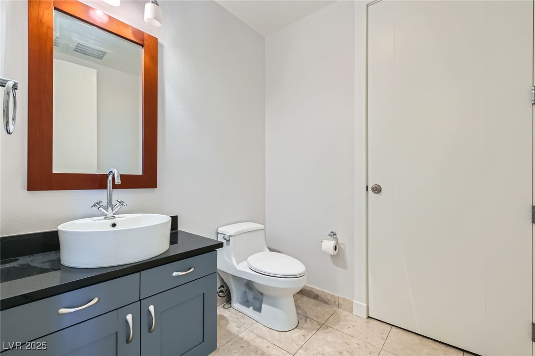 4525 Dean Martin Drive 2001 Property Photo 15