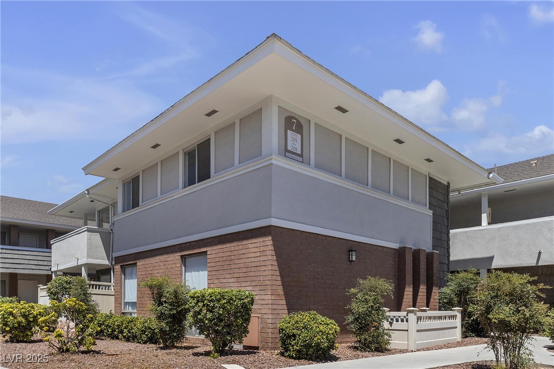 746 Oakmont Avenue 708 Property Photo 1