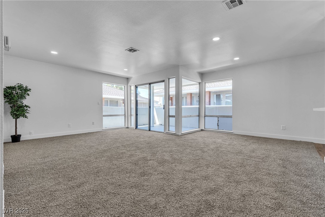 746 Oakmont Avenue 708 Property Photo 2