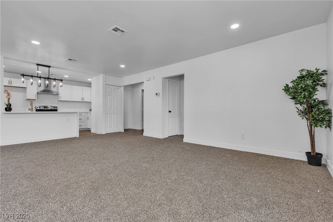 746 Oakmont Avenue 708 Property Photo 4