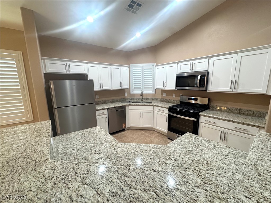 7396 Bedford Pine Court Property Photo 6