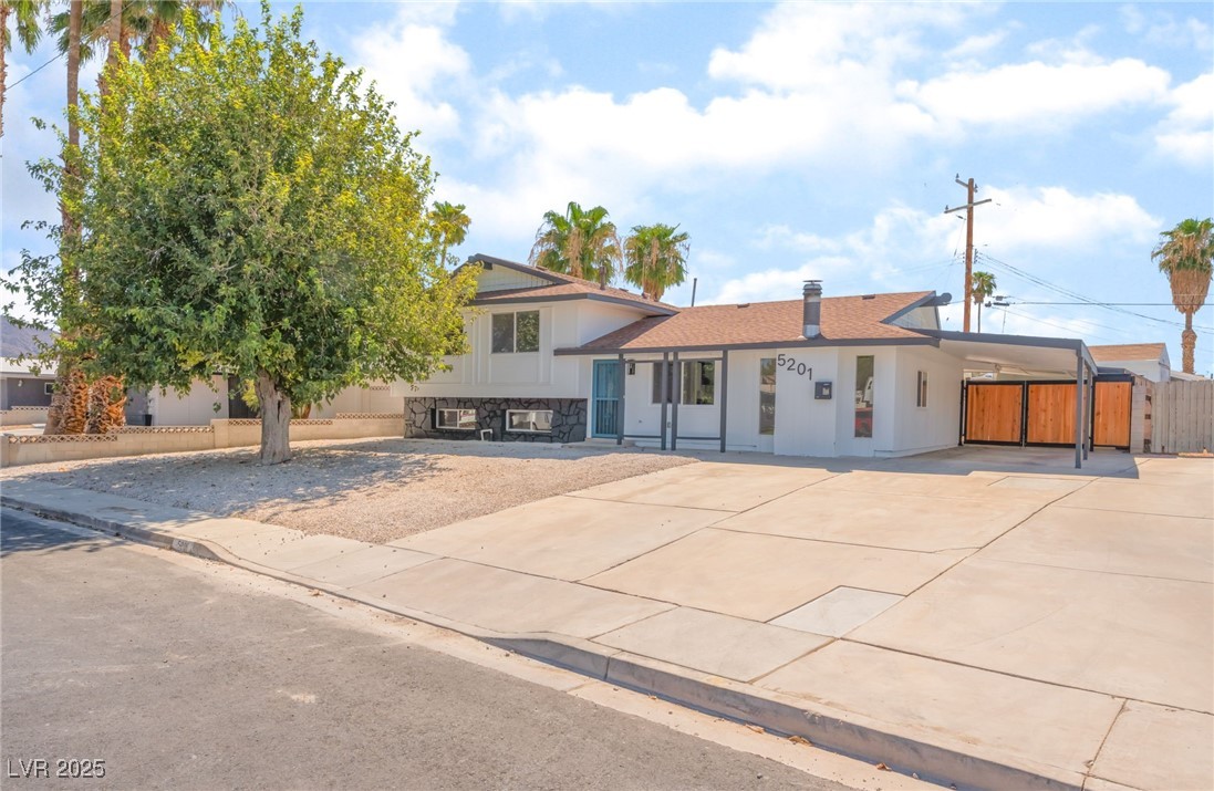 5201 Champions Avenue Property Photo 1
