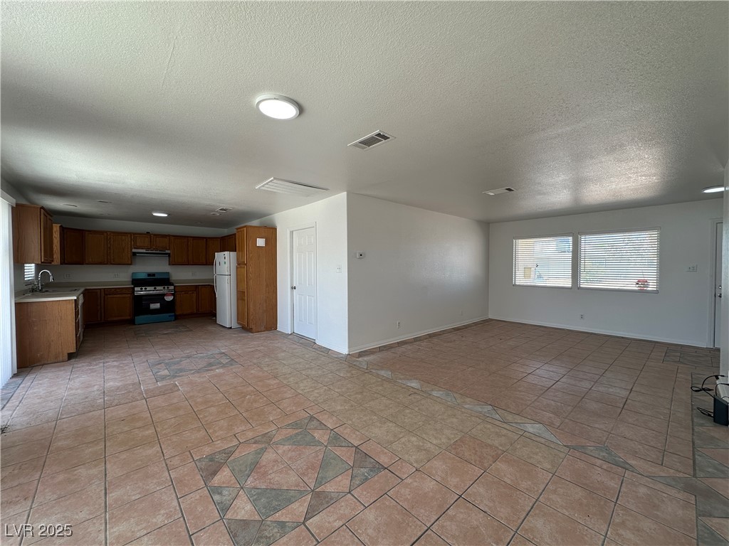 6905 Singing Dunes Lane Property Photo 11