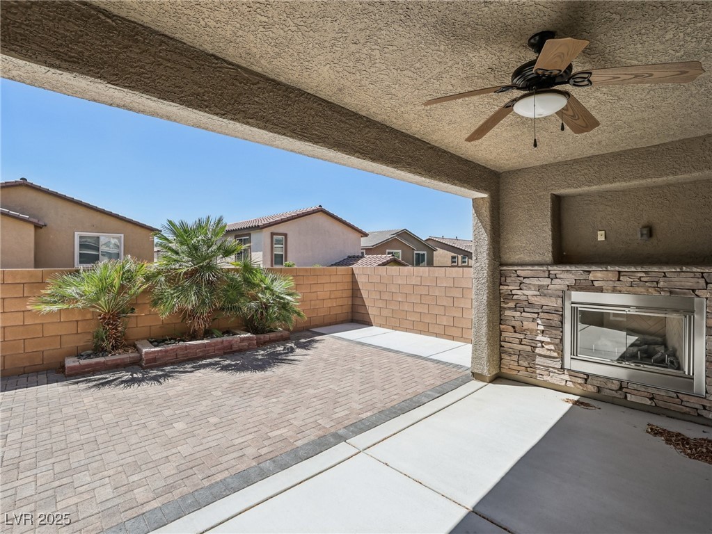 1015 Solana Crest Street Property Photo 7