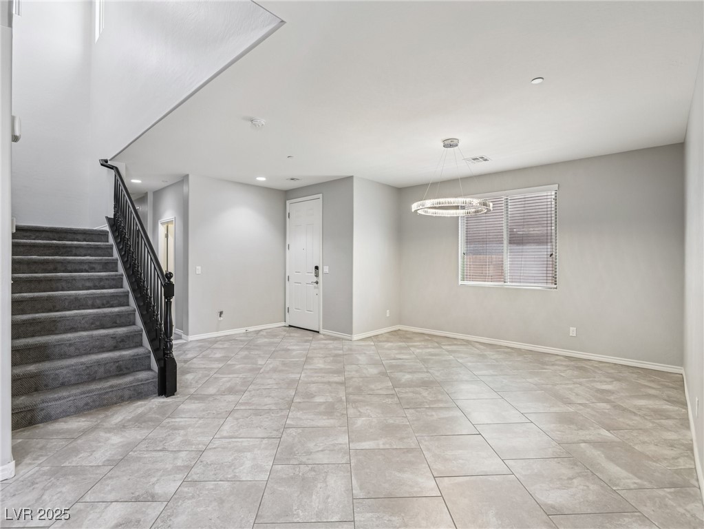 1015 Solana Crest Street Property Photo 13