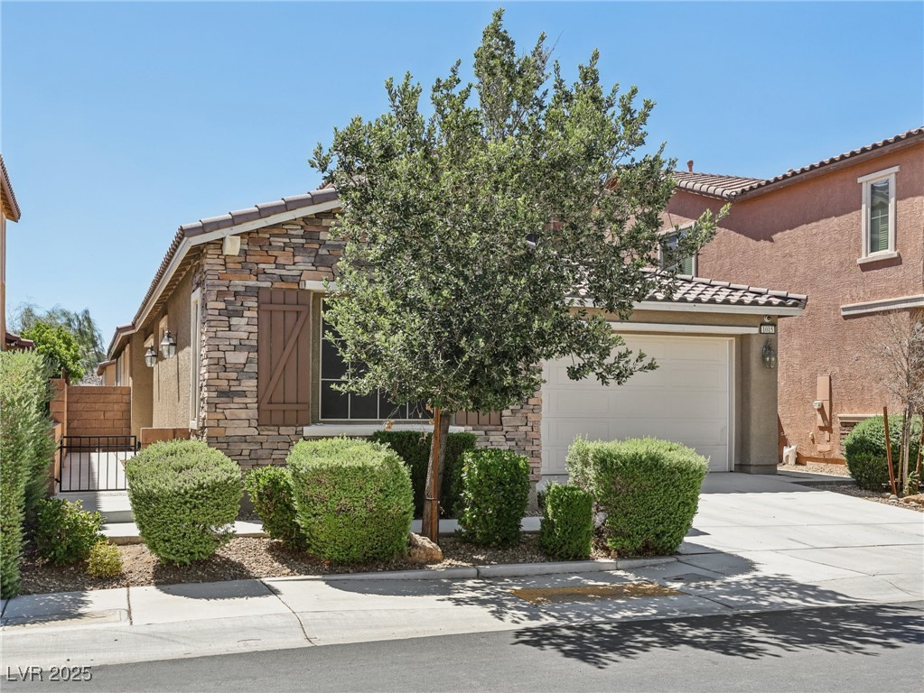 1015 Solana Crest Street Property Photo 35