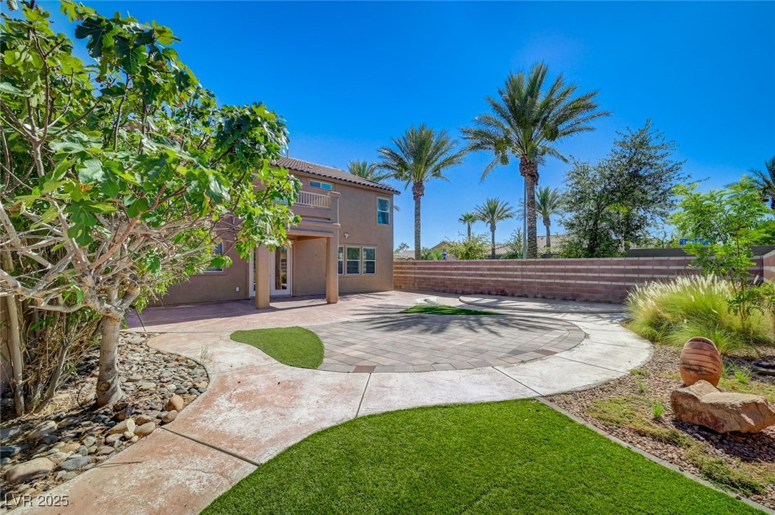 2208 Saddlebill Court Property Photo 1