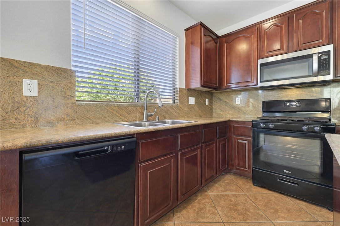 2208 Saddlebill Court Property Photo 16