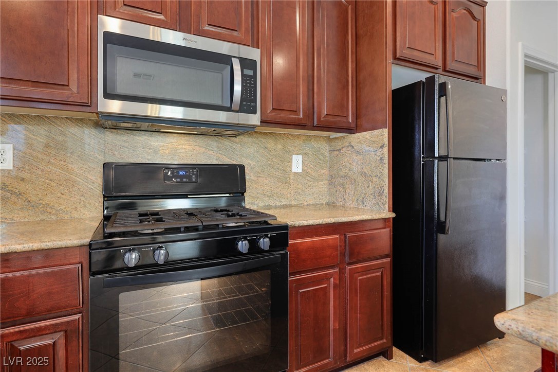 2208 Saddlebill Court Property Photo 17