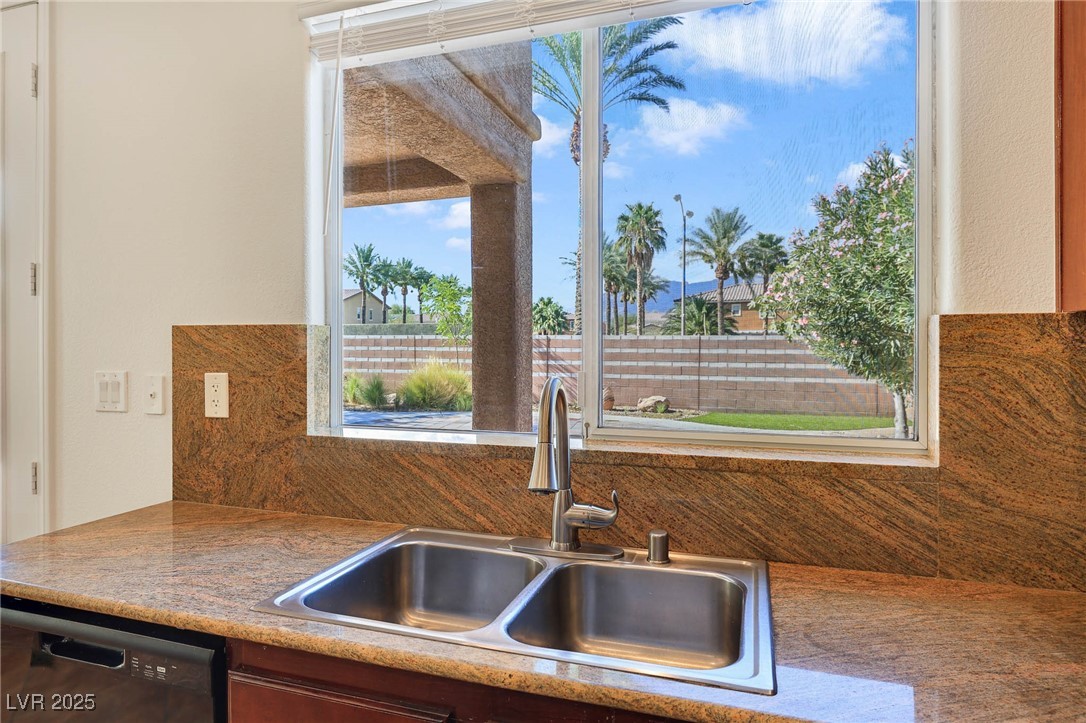 2208 Saddlebill Court Property Photo 24