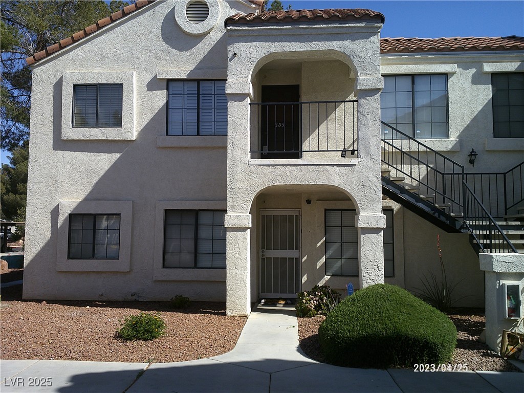 4854 Nara Vista Way 203 Property Photo 2