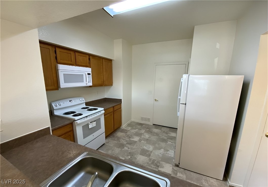 6650 West Warm Springs Road 1024 Property Photo 6