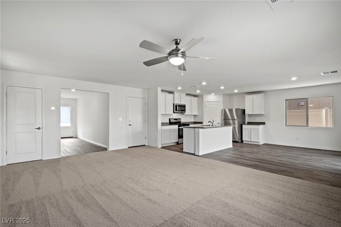 4223 Gold Desert Street Property Photo 2