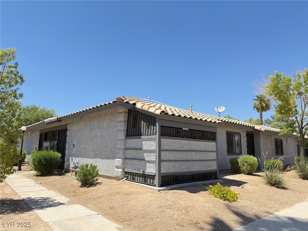 215 North Lamb Boulevard C Property Photo 1