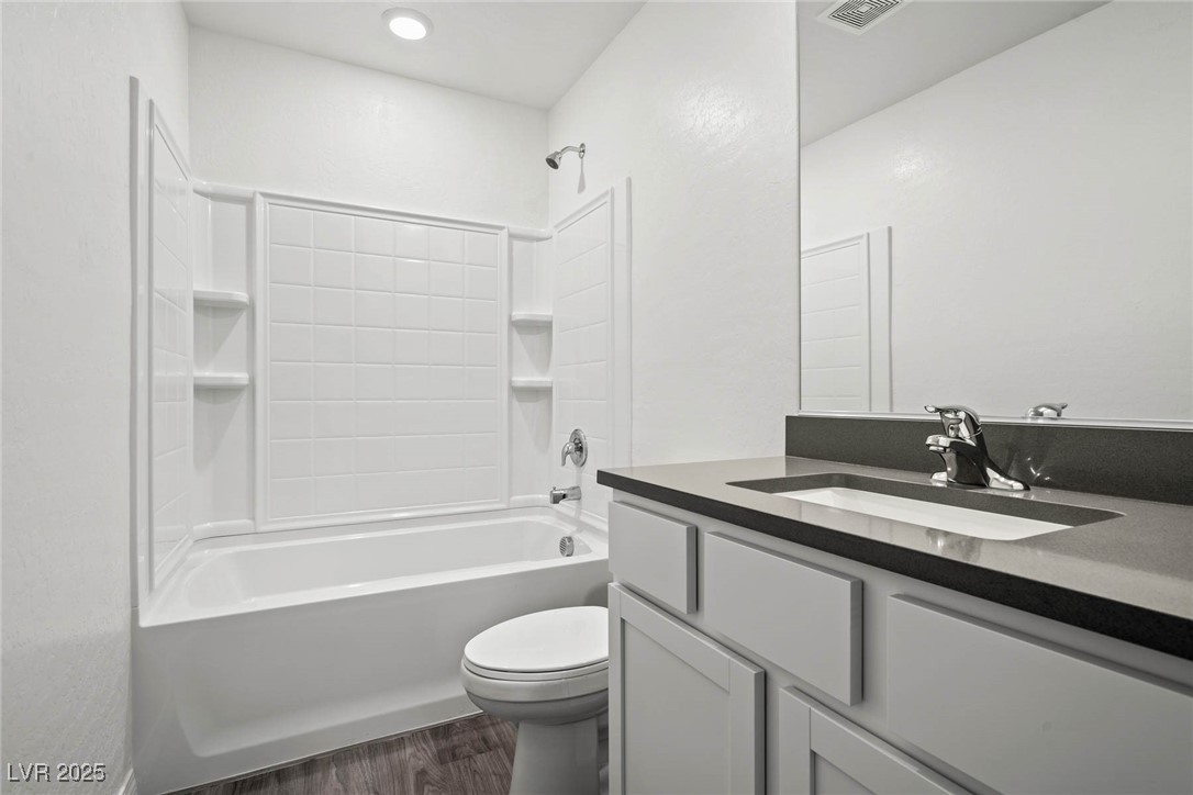 1655 Desert Path Avenue Property Photo 10